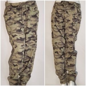 NWT American Eagle Small Camo Jogger Style High Rise Pants